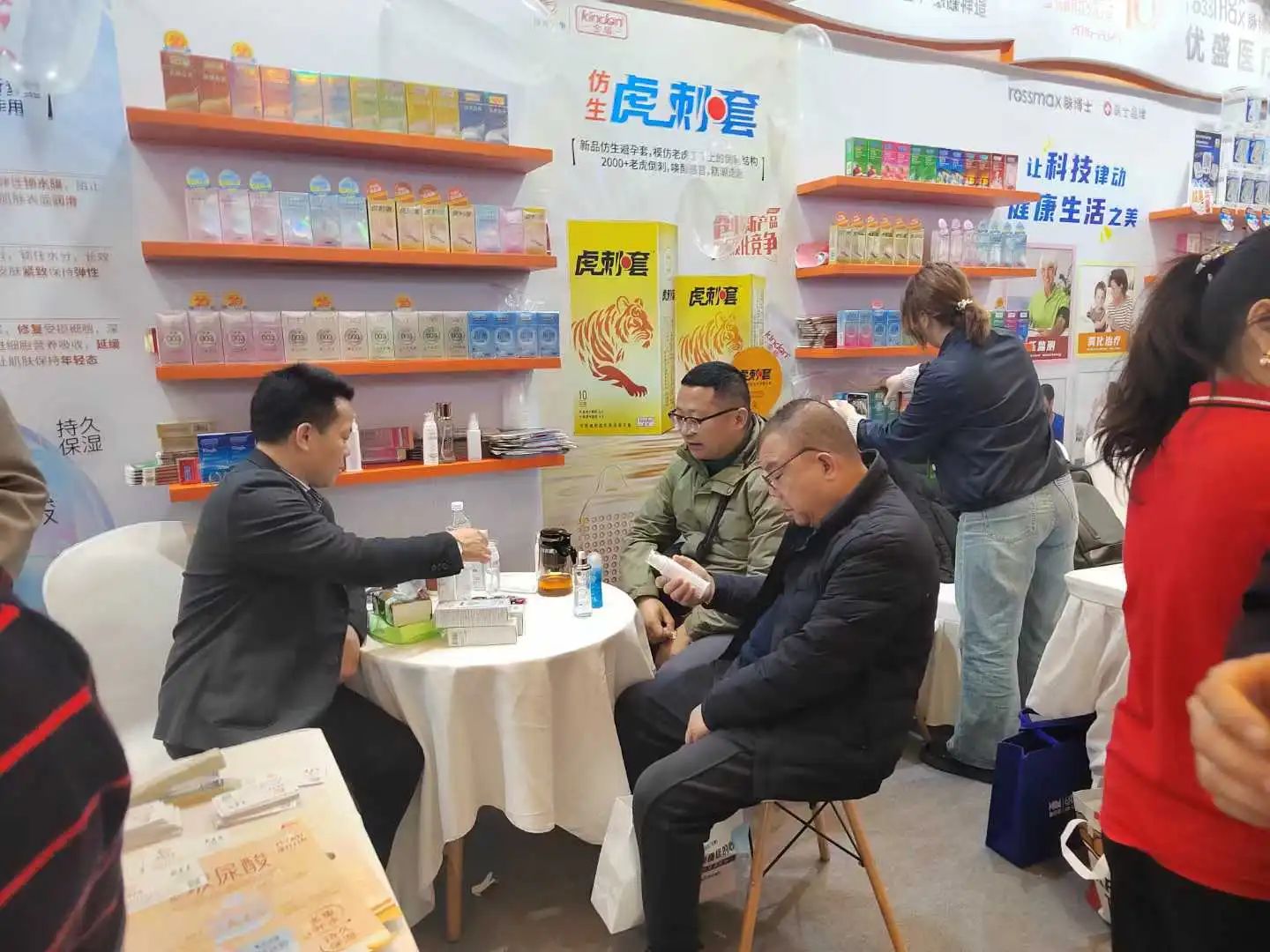 西鼎會(huì)盛況，康祥這兩大新品，藥店老板都在問1.jpg