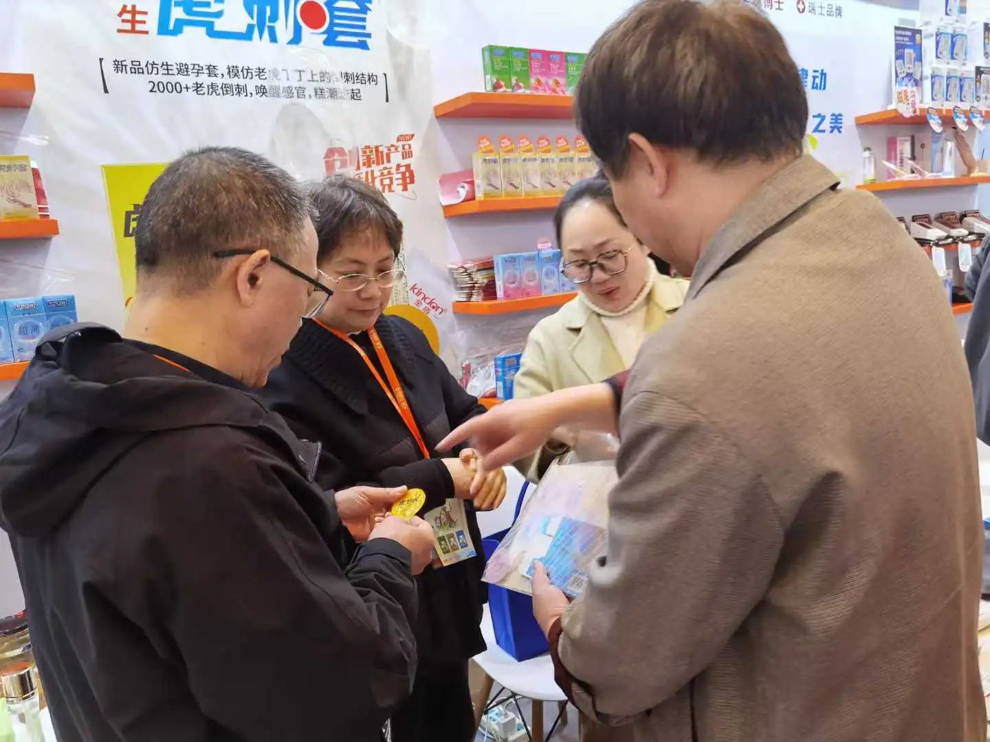 西鼎會(huì)盛況，康祥這兩大新品，藥店老板都在問2.jpg